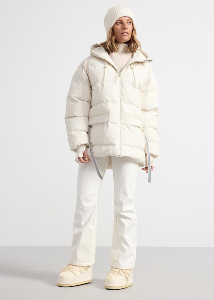 Lyžařský set pořídíte i v obchodě Lindex. Softshellové kalhoty stojí 1 999 Kč.