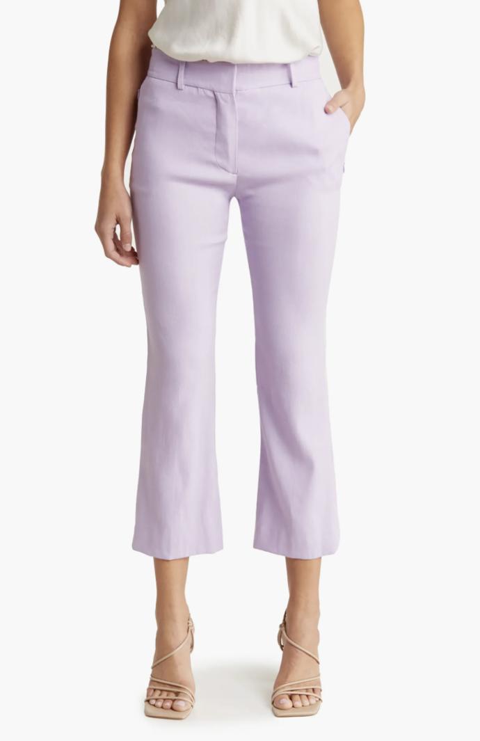 Oblíbené i nenáviděné, capri kalhoty. (Frame, 3 290 Kč)