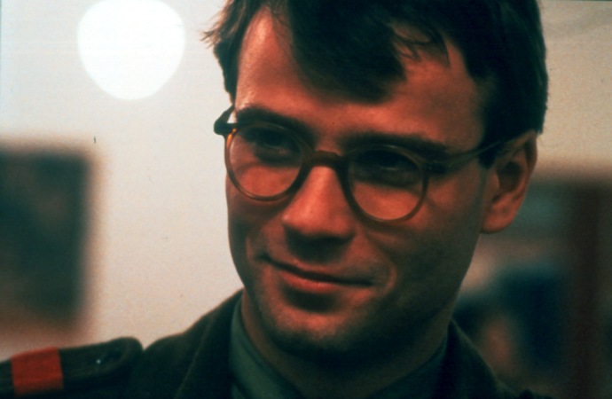 Dokončení erotické scény mezi Lukášem Vaculíkem a Simonou Chytrovou sklidilo velké ovace. Doslova. Točilo se totiž na sídlišti, kde si všichni vidí do oken.