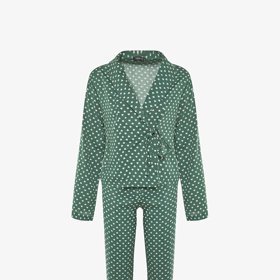 Set lze pořídit i v temně zeleném odstínu. (Trendyol, 970 Kč)