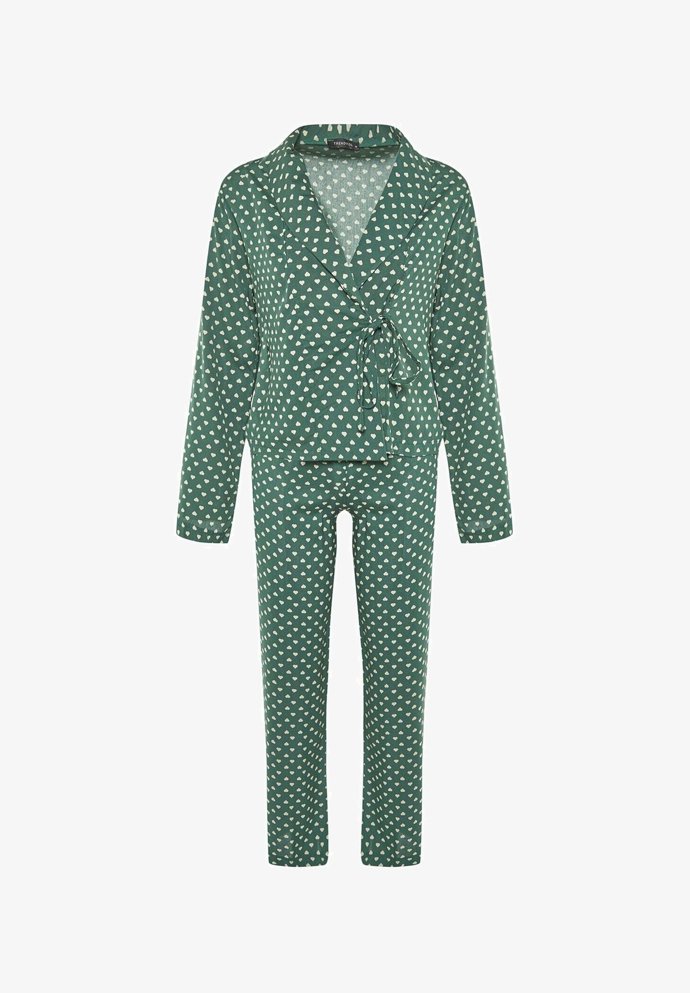 Set lze pořídit i v temně zeleném odstínu. (Trendyol, 970 Kč)