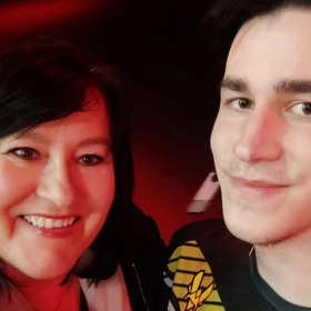 Ivanin syn, devatenáctiletý profesionální e-sportovce Karel "Twisten" Ašenbrener si loni v červnu vzal život.