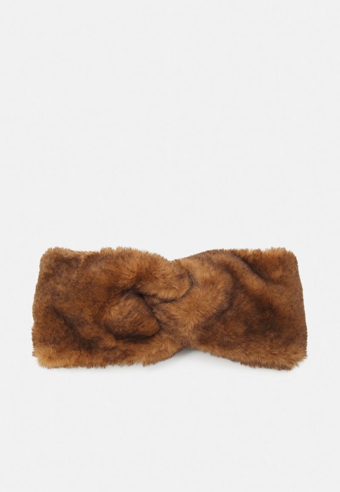 UGG, 1 799 Kč