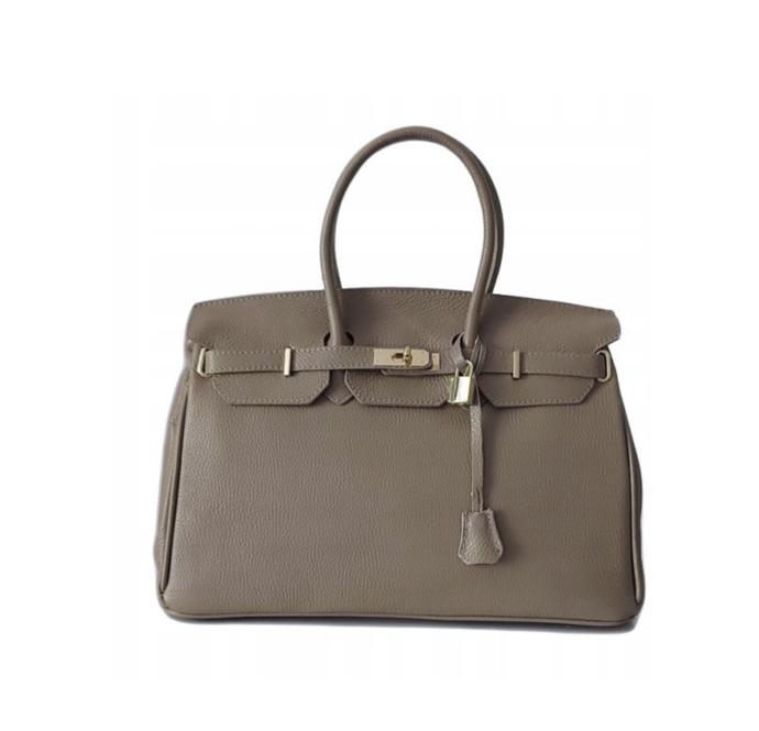 Úspěch originálu láká k neméně žádaným napodobeninám. Dostupná, ale takřka do detailu okopírovaná. Kabelka italské značky Vera Pelle stojí 2 130 Kč.