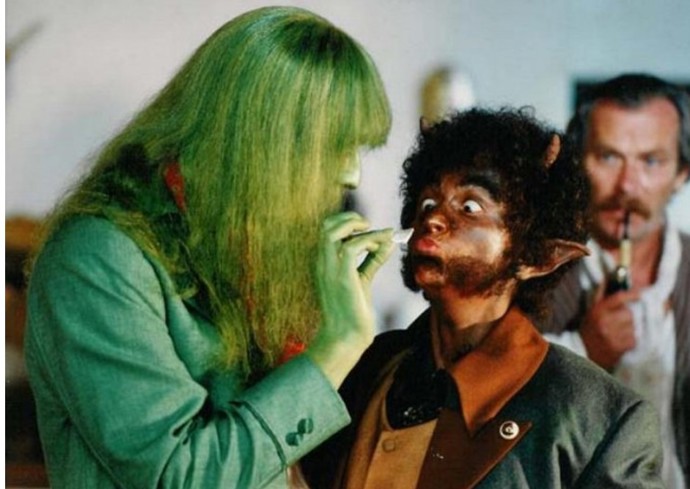 Jakub Zindulka nosí v pohádce Princezna ze mlejna výrazně zelenou paruku.