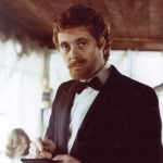 Zdá se vám myšlenka falešného vrchního příliš bláznivá? Zdeněk Svěrák řekl, že se mu něco podobného v restauraci stalo. Na základě této historky pak napsal scénář komedie Vrchní, prchni!