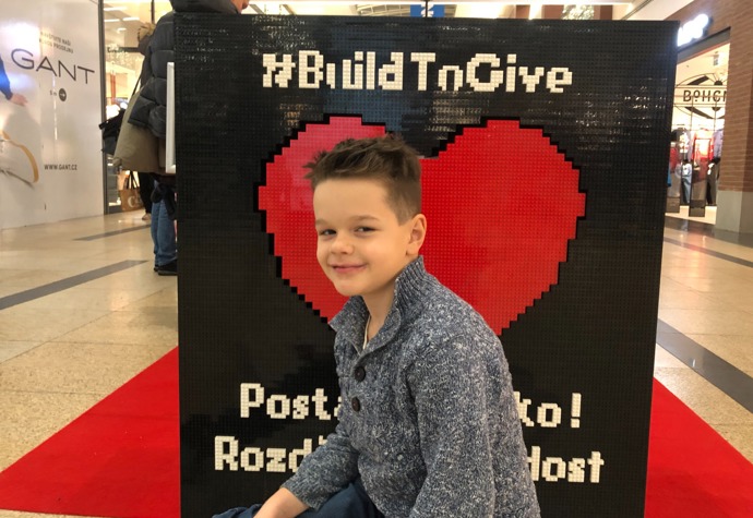 Stačí pár kostiček LEGO a kolik udělají radosti. V tomto případě to platí dvojnásob.