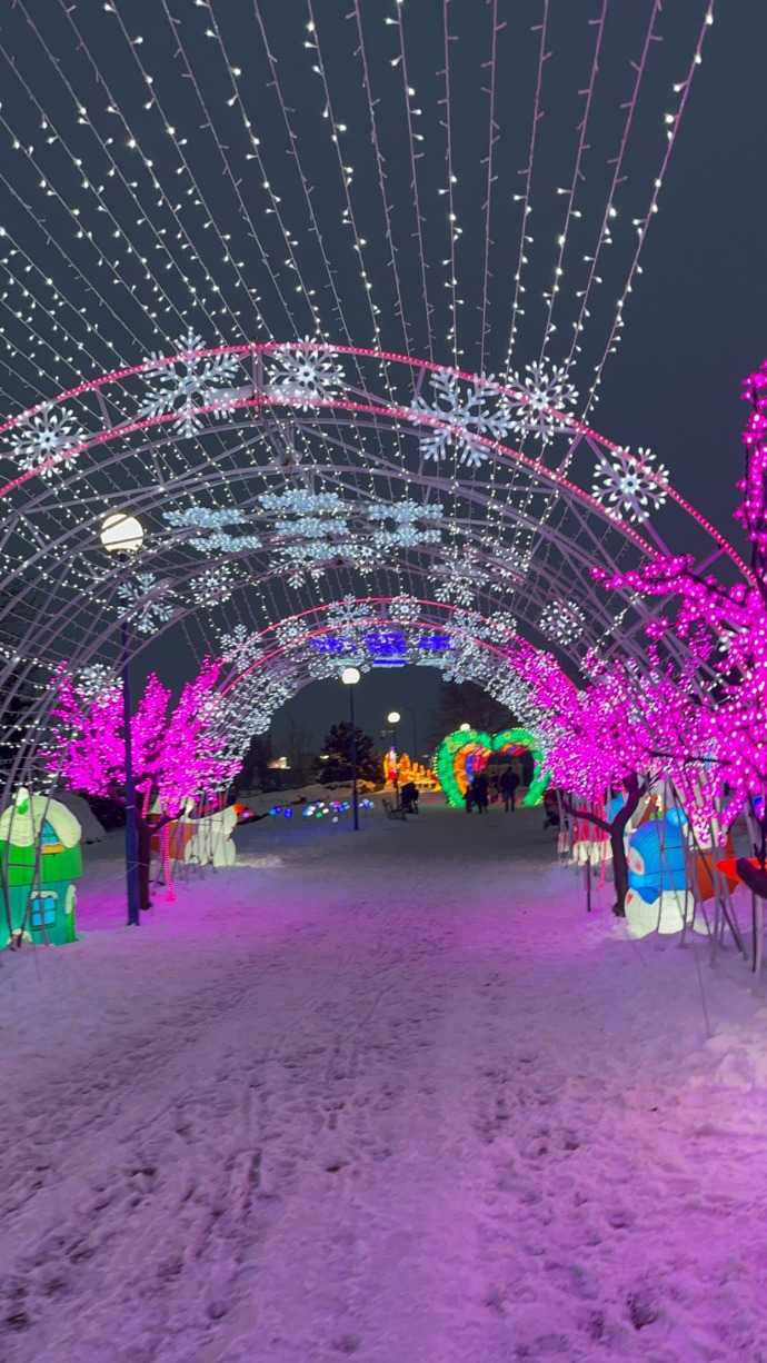 Mnohem blíže to v České republice budete mít do Prahy - Letňan, kde se nachází Santova vesnička. 