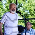 Zdeněk Svěrák je také autorem slavné písně Severní vítr, která zazní ve filmu Vrchní, prchni! Napsal ji se svým dlouholetým spolupracovníkem, hudebníkem Jaroslavem Uhlířem.