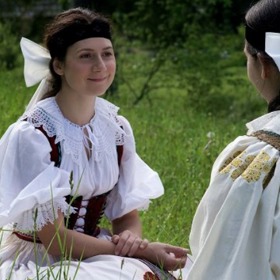 Martha Issová v roli statečné dívky Bohdanky. 