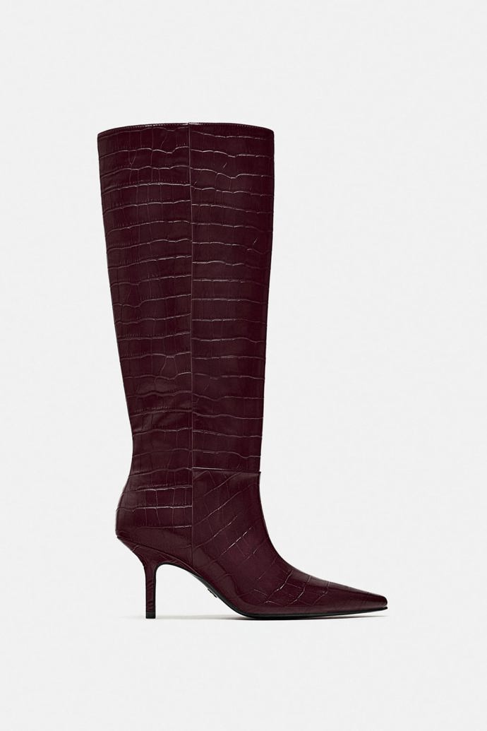 Vysoké kozačky s dezénem krokodýlí kůže, Zara, 2 299 Kč 