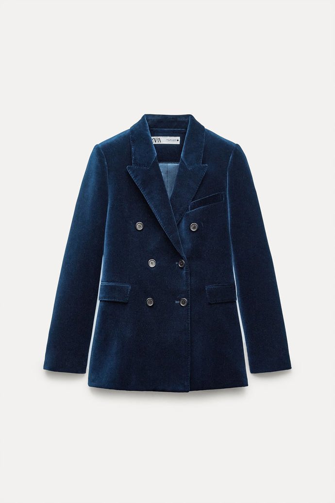 Dvouřadý blejzr najdete v nabídce obchodu s módou Zara. (2 799 Kč)