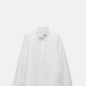 Košile s volánovým stojáčkem, Zara, 799 Kč.