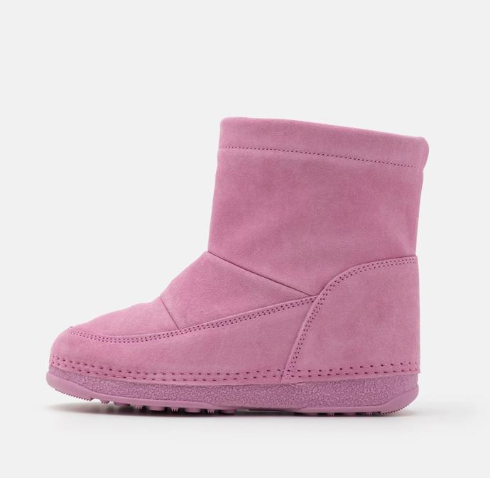 Celokožené sněhule ne nepodobné těm od Moon Boot nabízí značka Zign za 2 490 Kč.