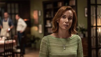 FOTO: Z party kamarádů se tak z ničeho nic stanou lidé, kteří o sobě vzájemně skoro nic neví.