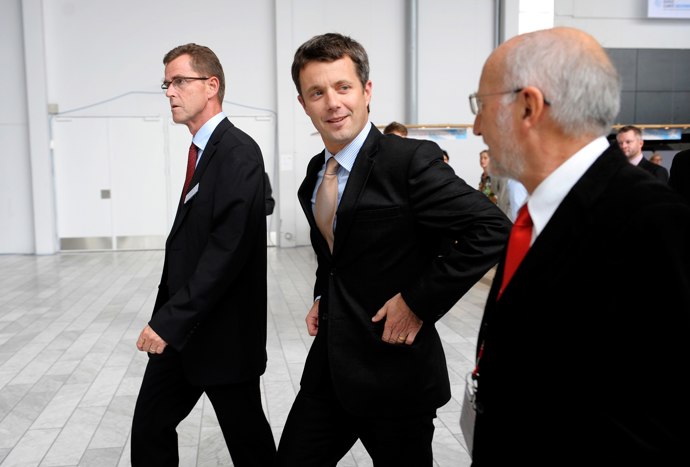 Frederik ale nežije jenom sportem, zajímá se také o klima. V roce 2009 se účastnil setkání Nordic Climate Solutions.