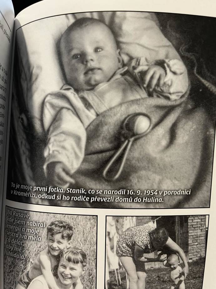 Stanislav Hložek jako novorozenec v roce 1954.