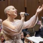 Anička Slováčková neváhá koncertovat s holou hlavou.