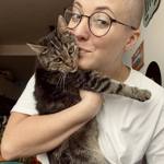 Anička Slováčková se nebojí ukázat svým fanouškům bez pokrývky hlavy.