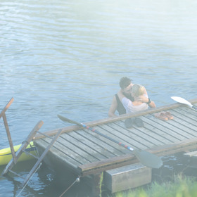 Dvojice si střihla vášnivou líbačku.