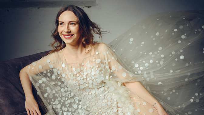 Když jde o dobrou věc, i konkurence může táhnout za jeden provaz. Šaty z piva vydražila nová group brand manažerka Krušovic 