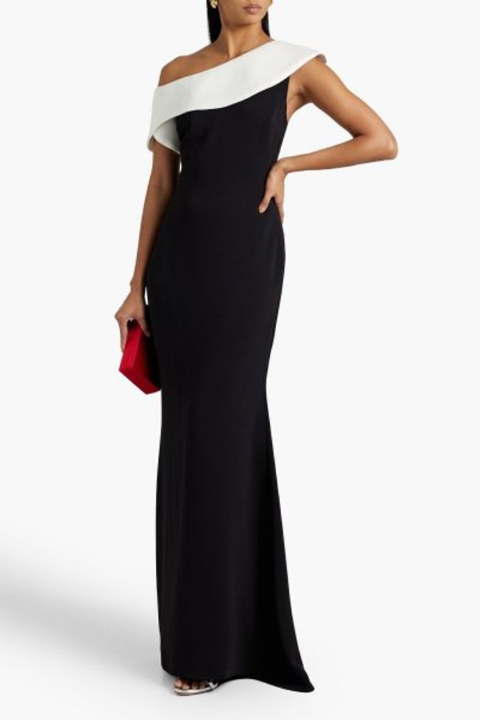 Badgley Mischka specializovaná především na společenské šaty a večerní róby, na kterou nedá dopustit ani řada známých tváří. Jejich šaty sedí perfektně.