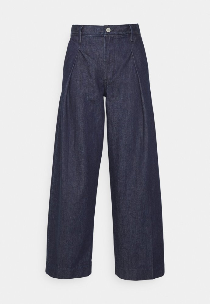 Banana Republic, 1 999 Kč