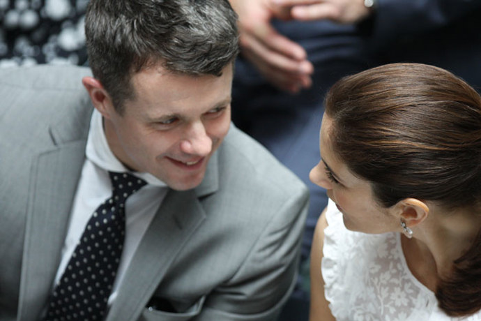 Dánský korunní princ Frederik se svou manželkou Mary, korunní princeznou dánskou, v roce 2011.