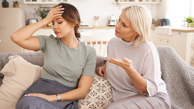 vztah matky s dcerou
dohady