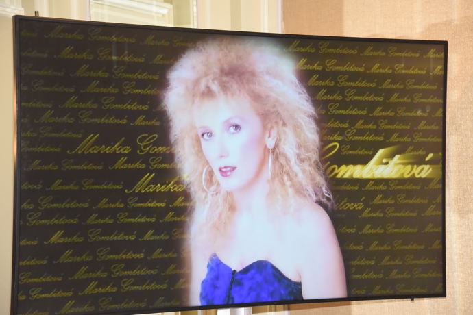 Zpěvačku Mariku Gombitovou vždy charakterizovaly také divoké blond vlasy.