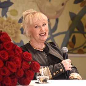 Raduje se také ze svého velkého comebacku a velké koncerty chystá v roce 2026, které si nadělí ke svým 70. narozeninám.