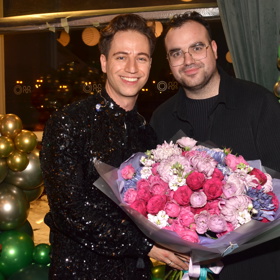 Dominik přijal příjmení svého manžela Milana a nyní je Dominik Peroutka.