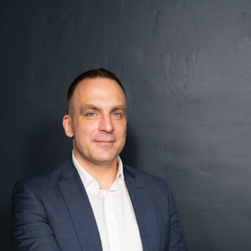 Podle něj i občasný mírný trest zvyšuje riziko rozvoje psychických onemocnění, jako depresí a úzkostí. A také toho, že bité dítě jednou bude takto trestat svoje děti.