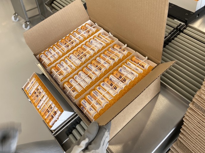 Jednosložková i vícesložková homeopatika se vyrábějí ve dvou závodech ve Francii, v Messimy a Montevrainu, a to metodou ředění a dynamizace základních látek.