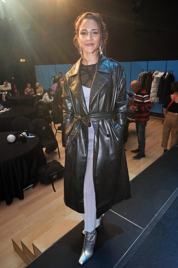 Eva Burešová se nebojí ani výrazných kožených kabátů.