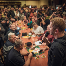 Debata s Vítem Rakušanem byla ostrá.