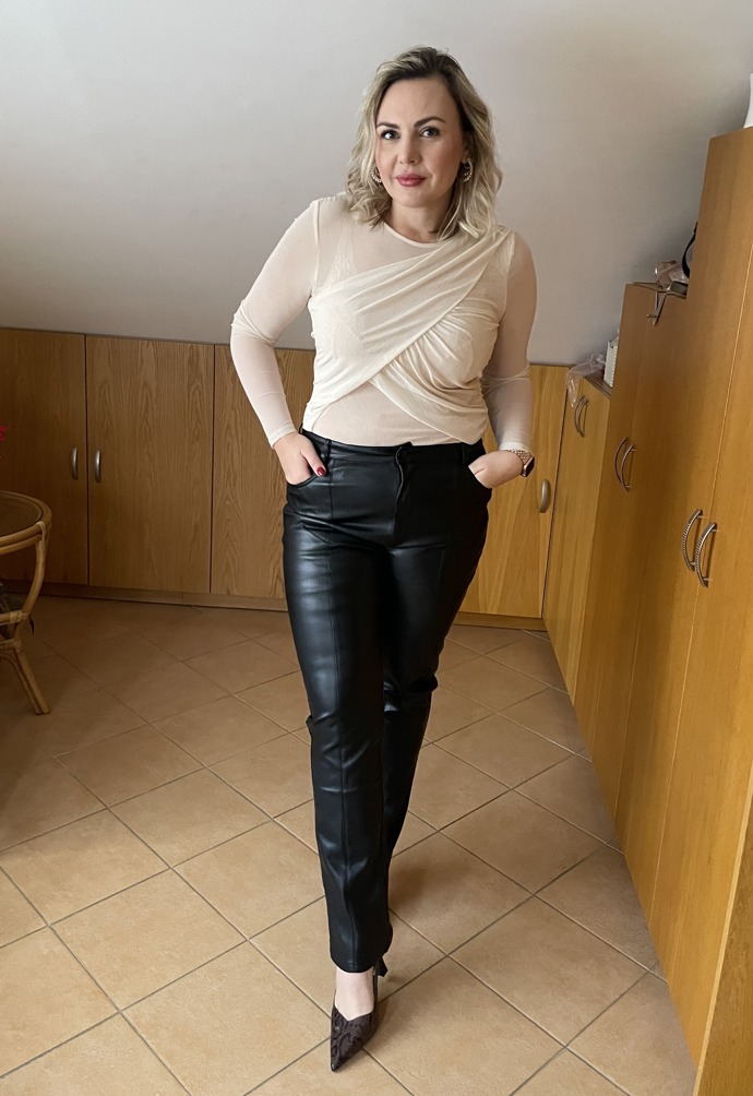 Outfit z výprodejů Kristiny z Lifee.cz, která nosí velikost XL. 
