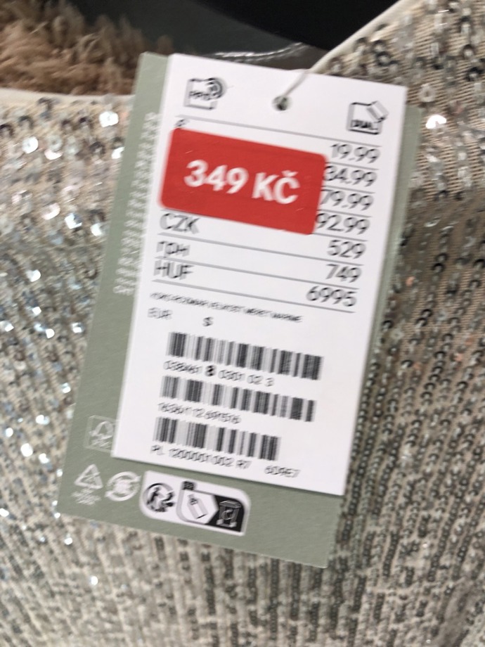 Dostupná byla ale pouze velikost S.