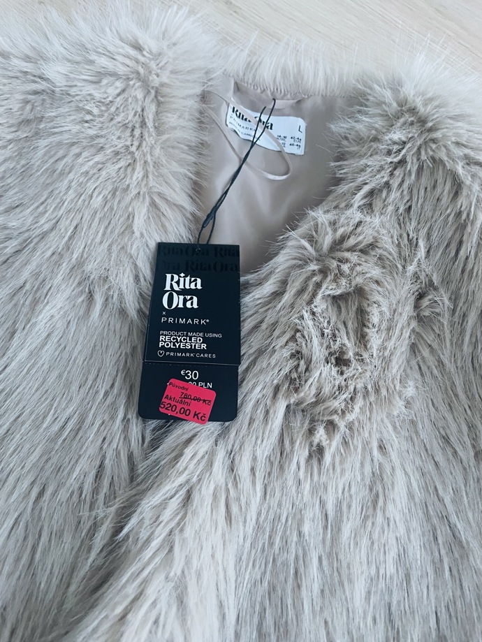 Vestička byla zlevněná ze 780 korun na 520 Kč.