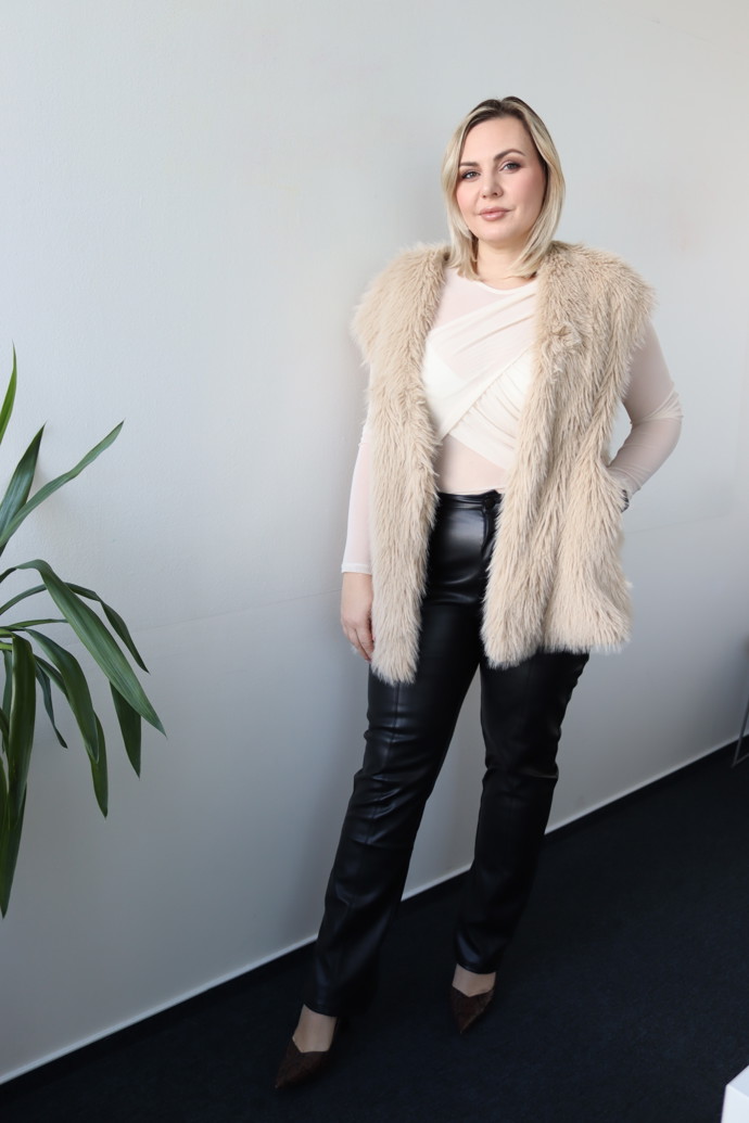 Zástupkyně šéfredaktorky Kristina perfektně využila plánovaný budget. Pořídila za něj kompletní outfit.
