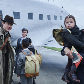 Film sleduje Wintona, který se ohlíží za svou minulostí.