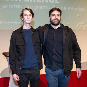 Vojtěch Hrabák s kolegou Ondřejem Kokorským ze seriálu Dobré ráno, Brno! na tiskové konferenci České televize.