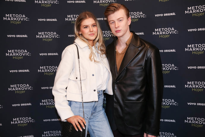 Natálie Jirásková nezapře podobu s krásnou a úspěšnou maminkou Ivou Kubelkovou. Adam Mišík je synem hudebníka Vladimíra Mišíka, a přestože otci tzv. z oka nevypadl, sdílí s ním minimálně zápal pro hudbu.