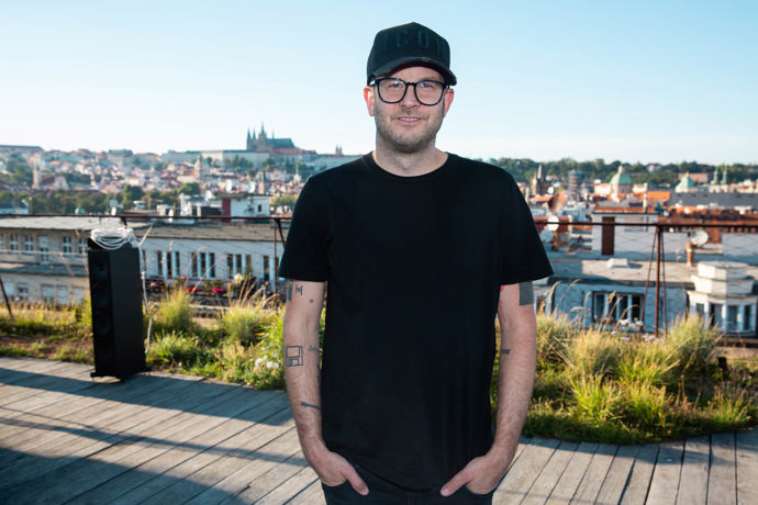 Tomáš Břínek uznává, že mnohdy jde s kolážemi až na hranu etiky.