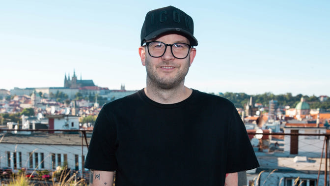 Tomáš Břínek alias TMBK otevřeně o zmařeném novoročním předsevzetí i humoru jeho syna Huga