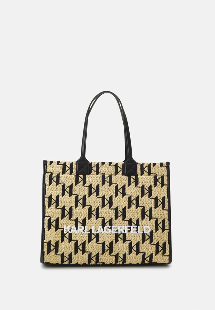 Nestárnoucí nadčasový tvar učaroval i tvůrcům aktuálních modelů pro značku Karl Lagerfeld. (5 900 Kč)