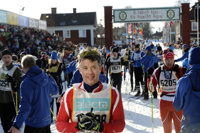 Frederik je aktivní sportovec, účastnil se třeba Vasova běhu na lyžích, jehož délka je 90 kilometrů.