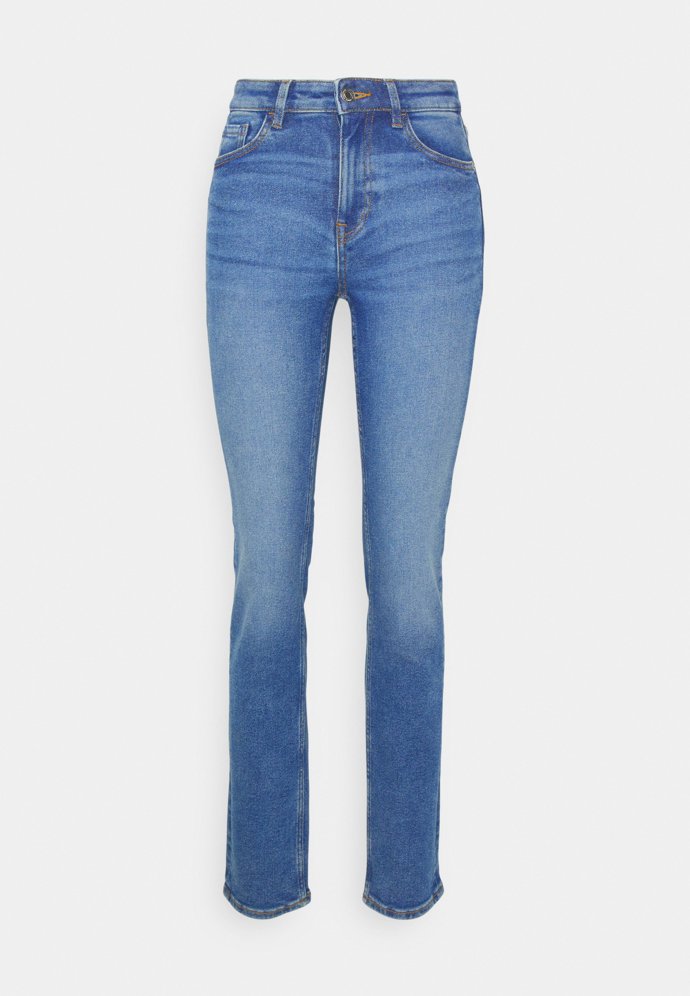 Přiléhavé džíny střihu slim fit by vždy měly obsahovat elastická vlákna. Vysoký pas zaručí, že vám pohodlněji padnou. (Lindex, 1 299 Kč)