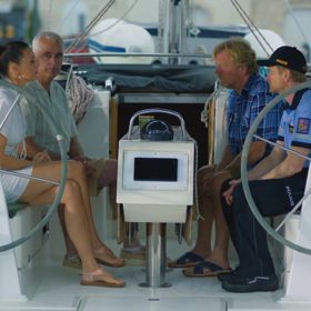 Se svým seriálovým manželem si moc nepopovídala.