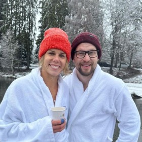 Oštěpařka Nikola Ogrodníková a hokejista Petr Vrána dnes tvoří spokojený pár.